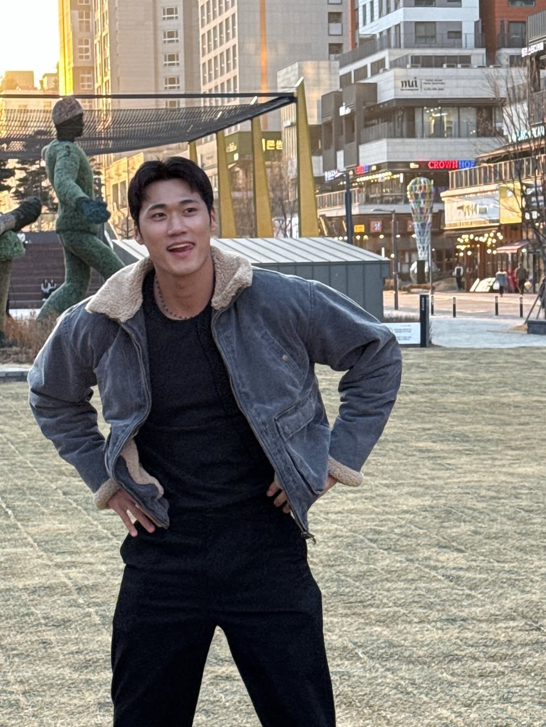 Photo by 이동규 on February 27, 2026. May be an image of one or more people, people standing and text.