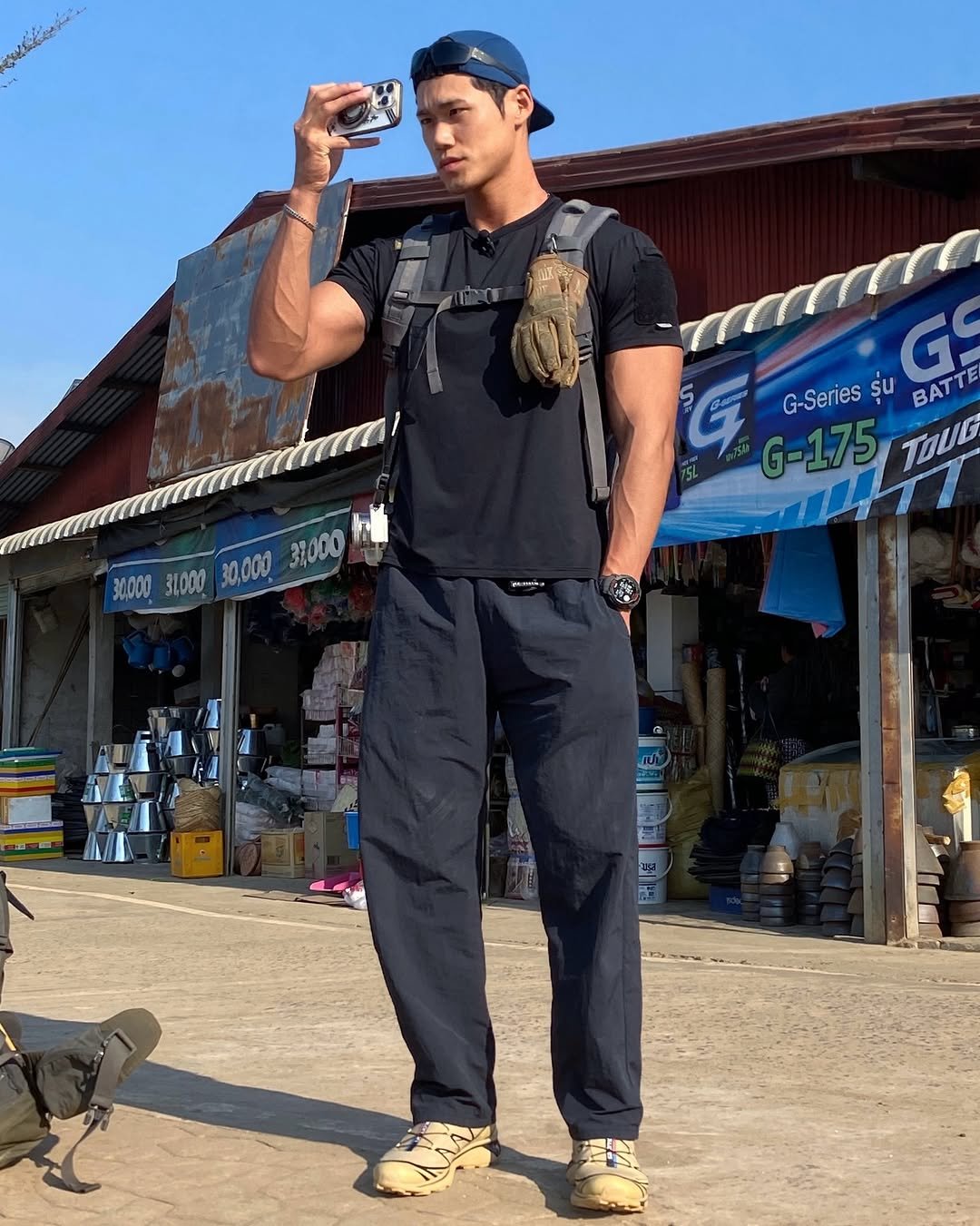 Photo by 이동규 on February 12, 2026. May be an image of ‎one or more people, biceps, people standing and ‎text that says '‎ي ٤ Ga G-Series G-SeriesuBAT รุ่น G BATT G-175 TOUG 30,000 31000 .00 30.0003,000 30,000 31000 CAIE‎'‎‎.