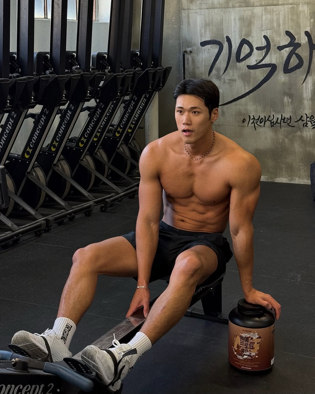 Photo shared by 이동규 on January 20, 2026 tagging @nsprotein_official. May be an image of one or more people, biceps, people bodybuilding, shaker, sportswear, barbell and text.