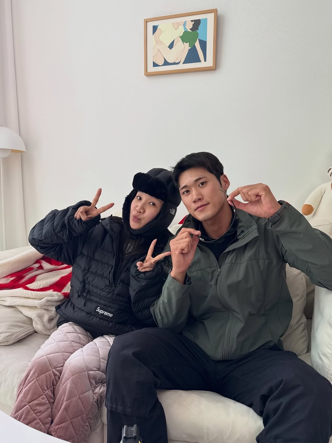 Photo by 이동규 on February 07, 2026. May be an image of one or more people, goosedown coat, duffle coat, top, parka and text that says 'KX Supr Supreme reme'.