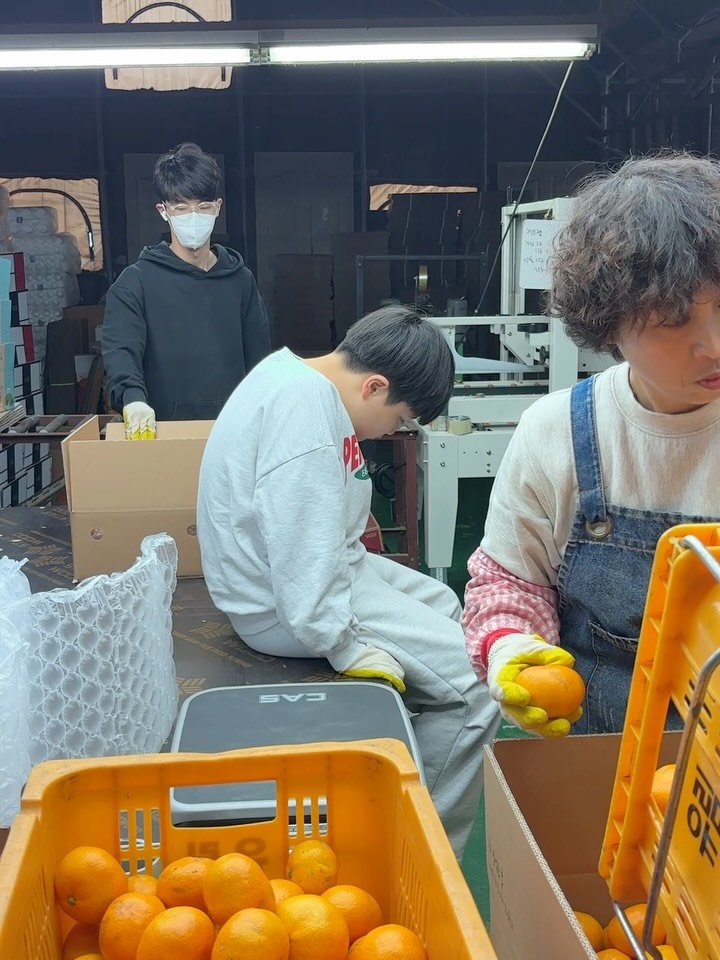 gyul_sup 게시물 이미지: 주말 잘 보내셨나요?
오늘은 제주가 봄날이네요😊

주말이라 용돈 벌겠다며 따라온...