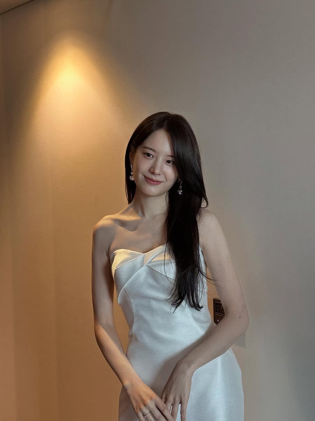 Photo by 장규리 on September 25, 2025. May be an image of 1 person, hair, slip, dress and text.