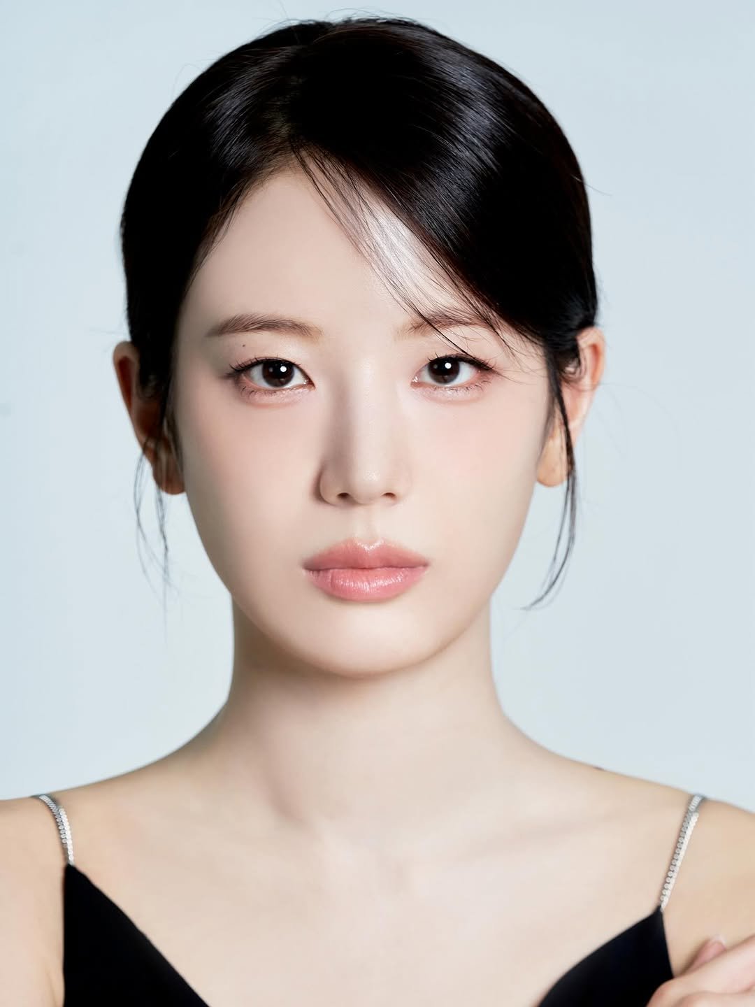 Photo shared by 장규리 on August 24, 2025 tagging @louisvuitton. May be an image of 1 person, hair, makeup and text.