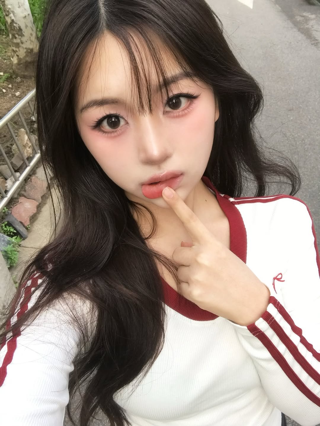 Photo by 현서 hyunseo on September 21, 2025. May be a selfie of 1 person, hair and text.