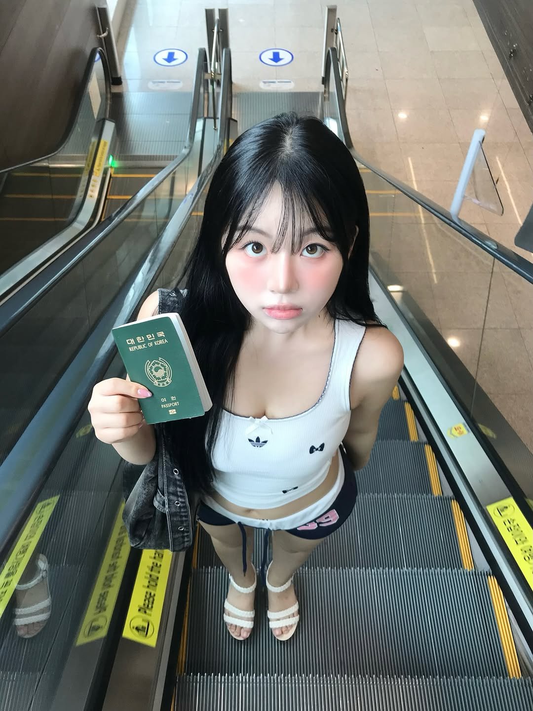 Photo by 현서 hyunseo on August 01, 2025. May be an image of 1 person, hair and text.