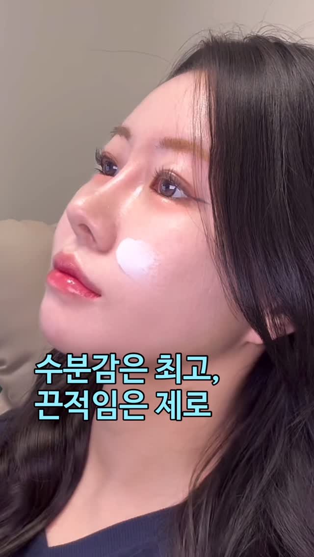 h.___sssu 게시물 이미지: #광고 @centellian24 

보습은 그대로 채워주면서도 끈적임이 없는 크림을...