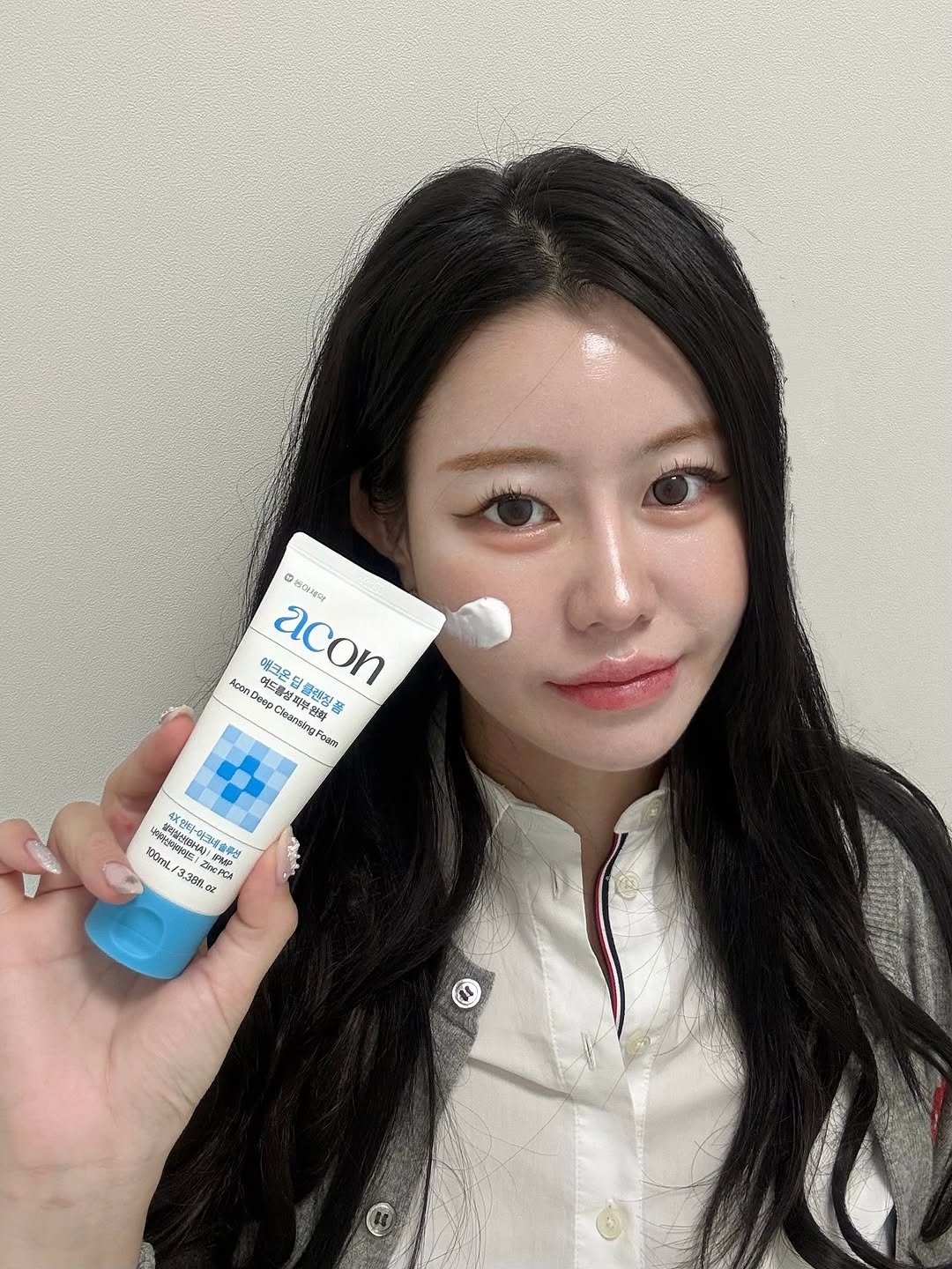 Photo by 흿 on February 11, 2026. May be an image of hair product, hand cream, lotion and text.