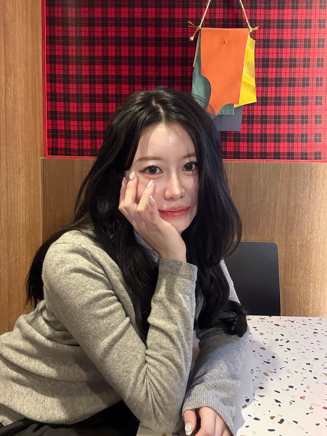 Photo shared by 흿 on December 22, 2025 tagging @stetch_official, and @murr__nail. May be an image of one or more people, hair and text.