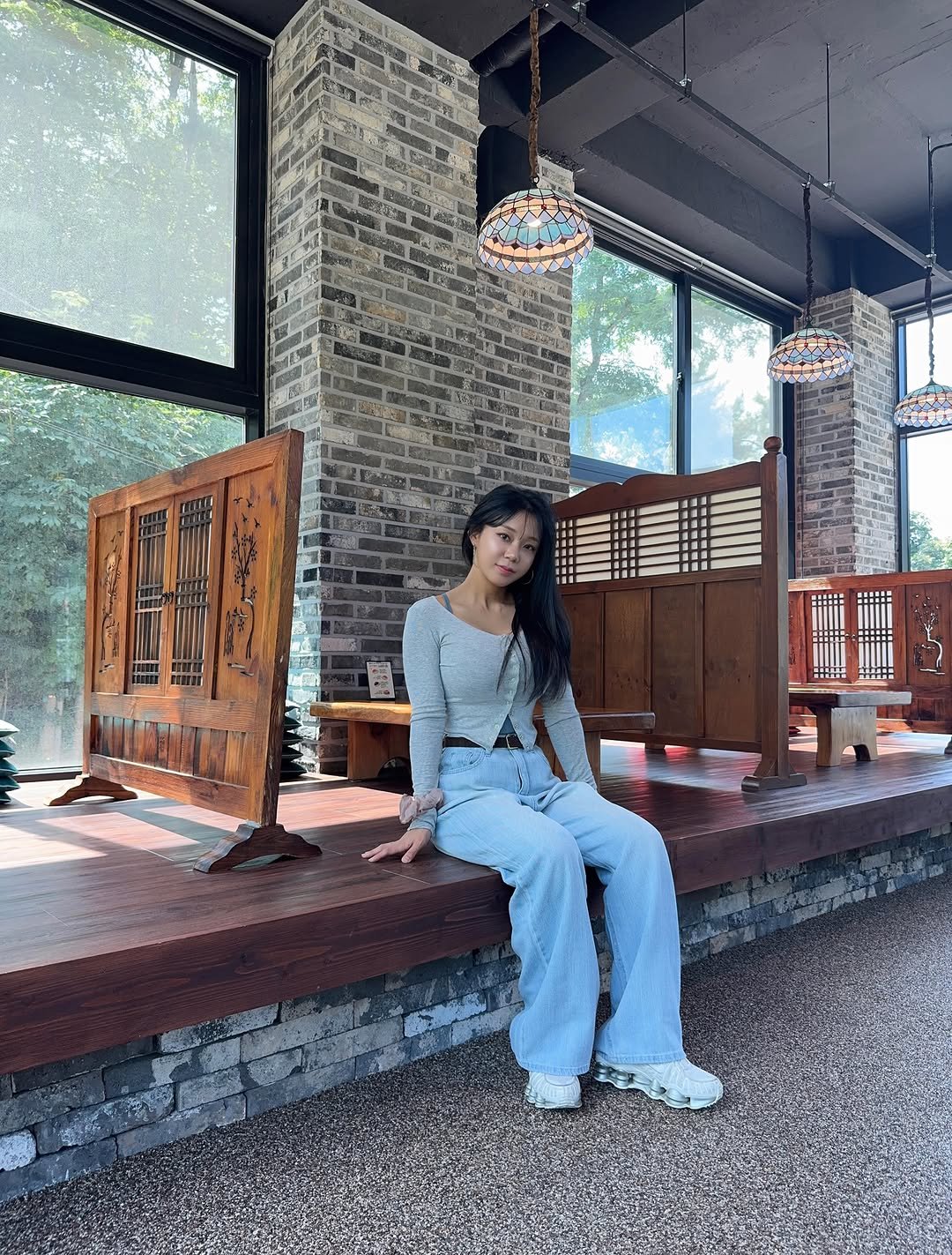 h.seojin_ 게시물 이미지: 집 근처에 이렇게 푸른 하늘을 보면서 
편안하게 있을 수 있는 카페가...