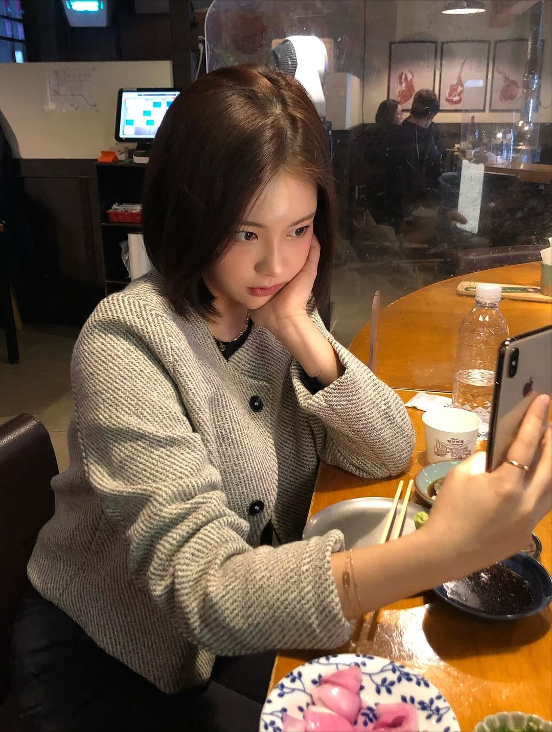 Photo by 혀녕이의 이모저모 on November 04, 2025. May be an image of one or more people, hair and text.