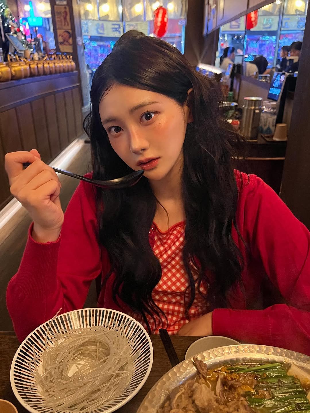 Photo by 혀녕이의 이모저모 on September 17, 2025. May be an image of 1 person, hair, hot pot, ramen and text.