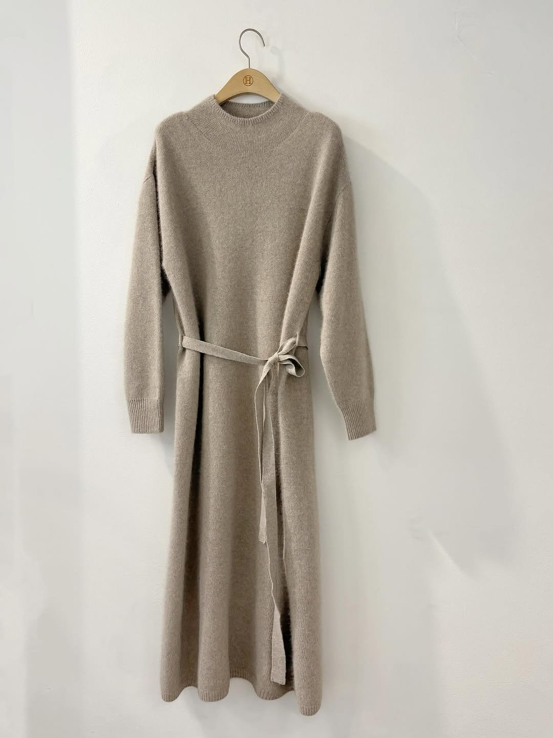 Photo by 에이치에뜨레 김해점 on November 12, 2025. May be an image of wool and text.