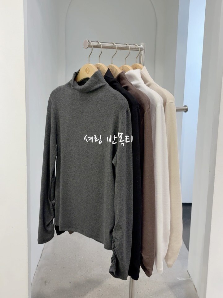 h____3003 게시물 이미지: 양쪽 소매 셔링으로 포인트 디테일
셔링 반목티 입니다
(허리 는 한부분에만 셔링...