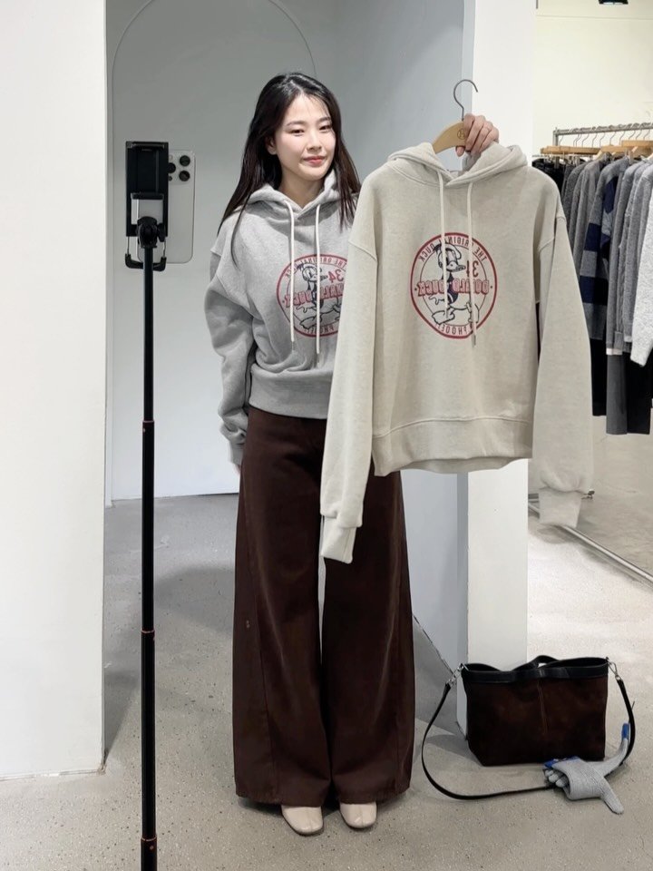 h____3003 게시물 이미지: #포근한맨투맨

도날 후드 입니다
역시 밍기모 로 입는 순간...