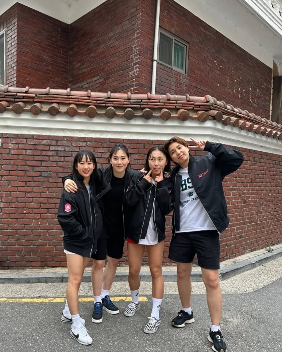 h_ee.jeong 게시물 이미지: 우리도 멋있는 구호 같은 걸 좀 했어야 했나🫥?
 그런 의미에서 
화이팅 한번...