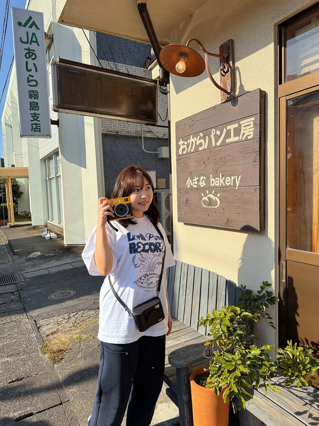 Photo by 김현지 | 현주디🐰 on November 24, 2025. May be an image of cornflower and text.