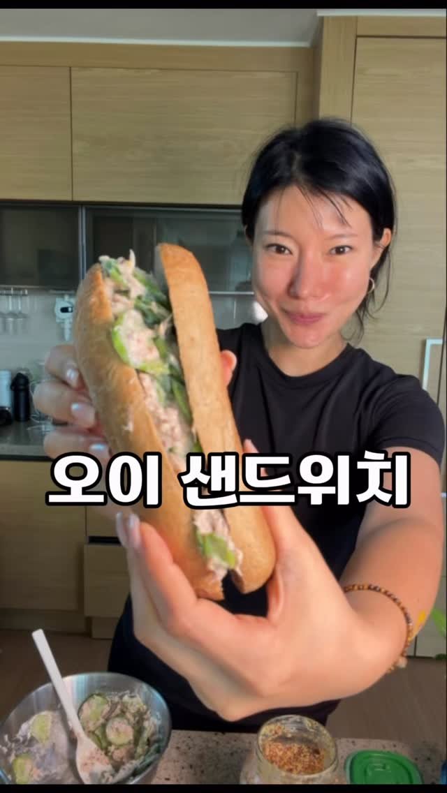 ha_gyeom79 게시물 이미지: 요즘 알고리즘에서 자주 보이던 오이 샌드위치 만들어 봤어요!

사실 저희 남편은...
