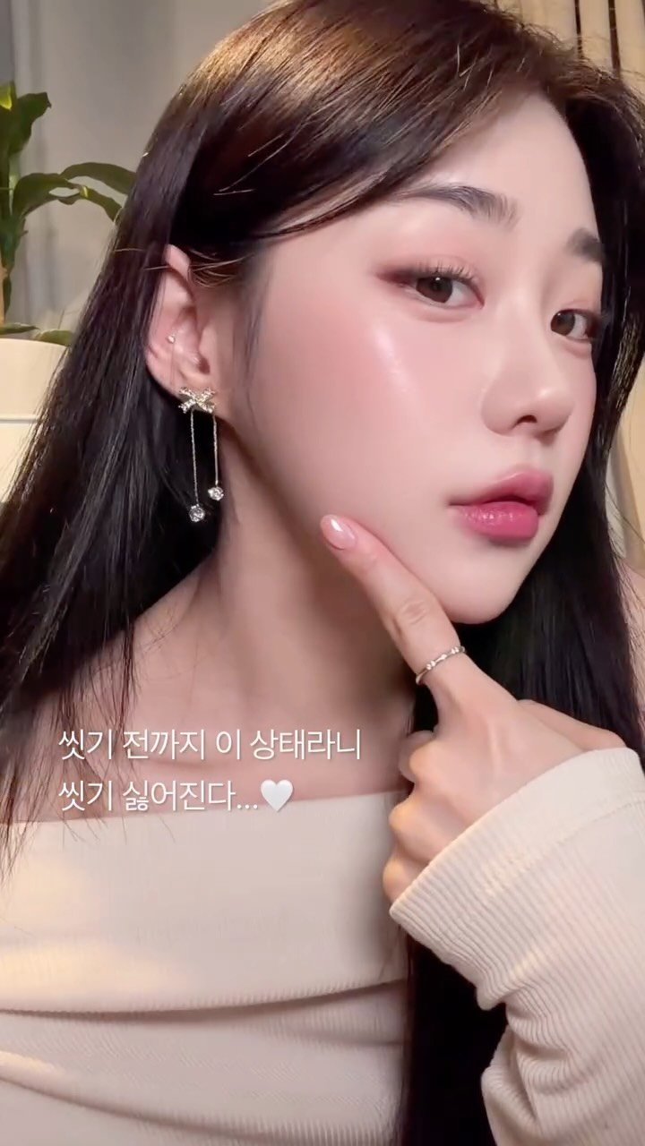 ha_sobin 게시물 이미지: 컨실러 따로 안 써도 되는 쿠션이 있다고?

베이스 시간 반 줄이는 법, 여기...