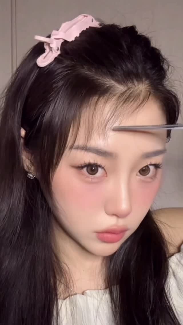 ha_sobin 게시물 이미지: 얼굴 여백 줄여주는 셀프 애교 잔머리컷 ✂️(엠자이마 탈출 가능)  #hair #beauty