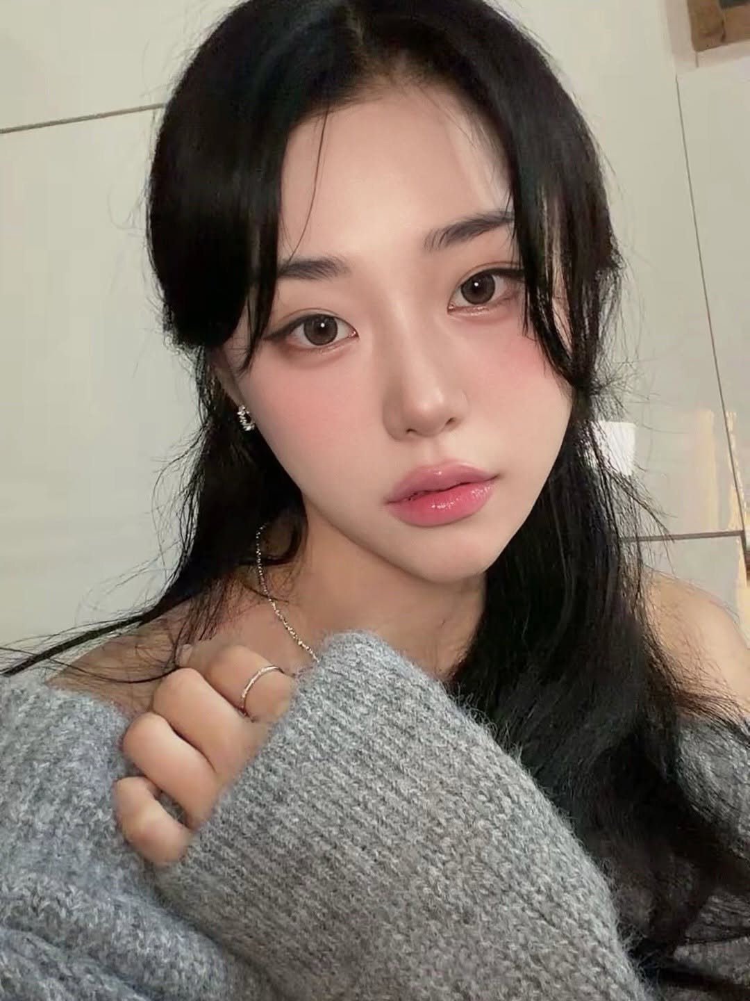 Photo by 하소빈 on February 01, 2026. May be a selfie of one or more people, hair and text.