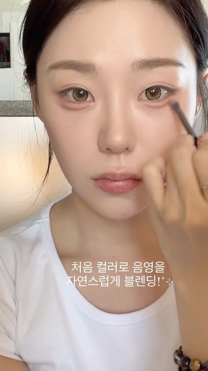 ha_sobin 게시물 이미지: 눈 밑에 '이것' 하나 발랐을 뿐인데.. 사람이 달라지는 애교살 메이크업✨👀 #makeup
