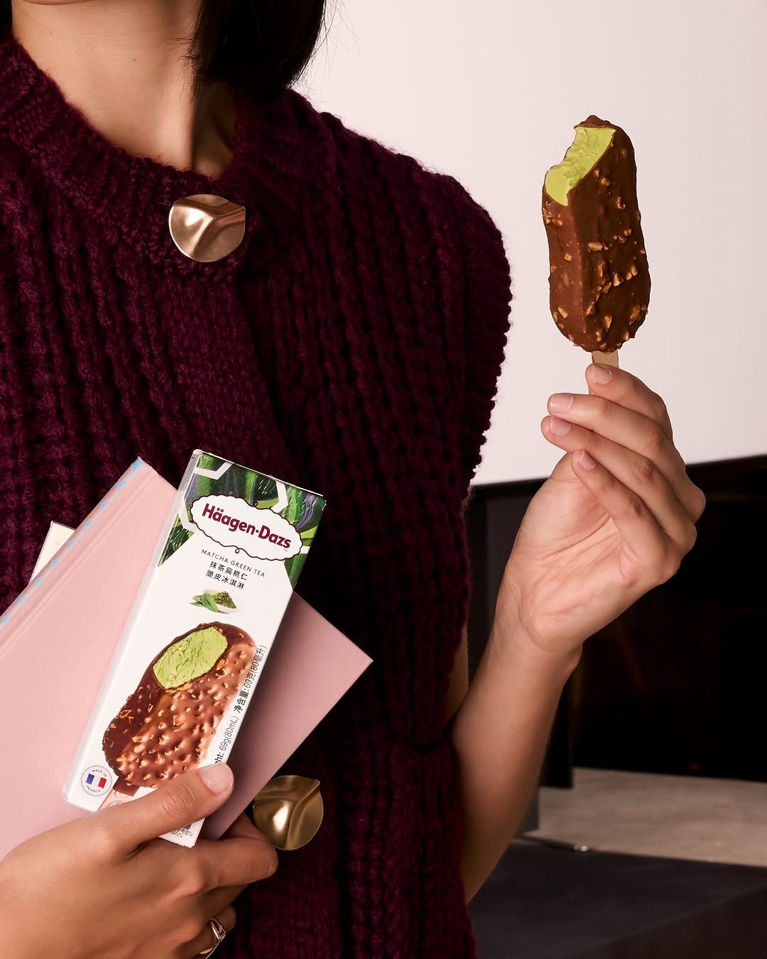 Photo by 하겐다즈 코리아 공식 인스타그램 on February 16, 2026. May be an image of gelato, chocolate bar and text.