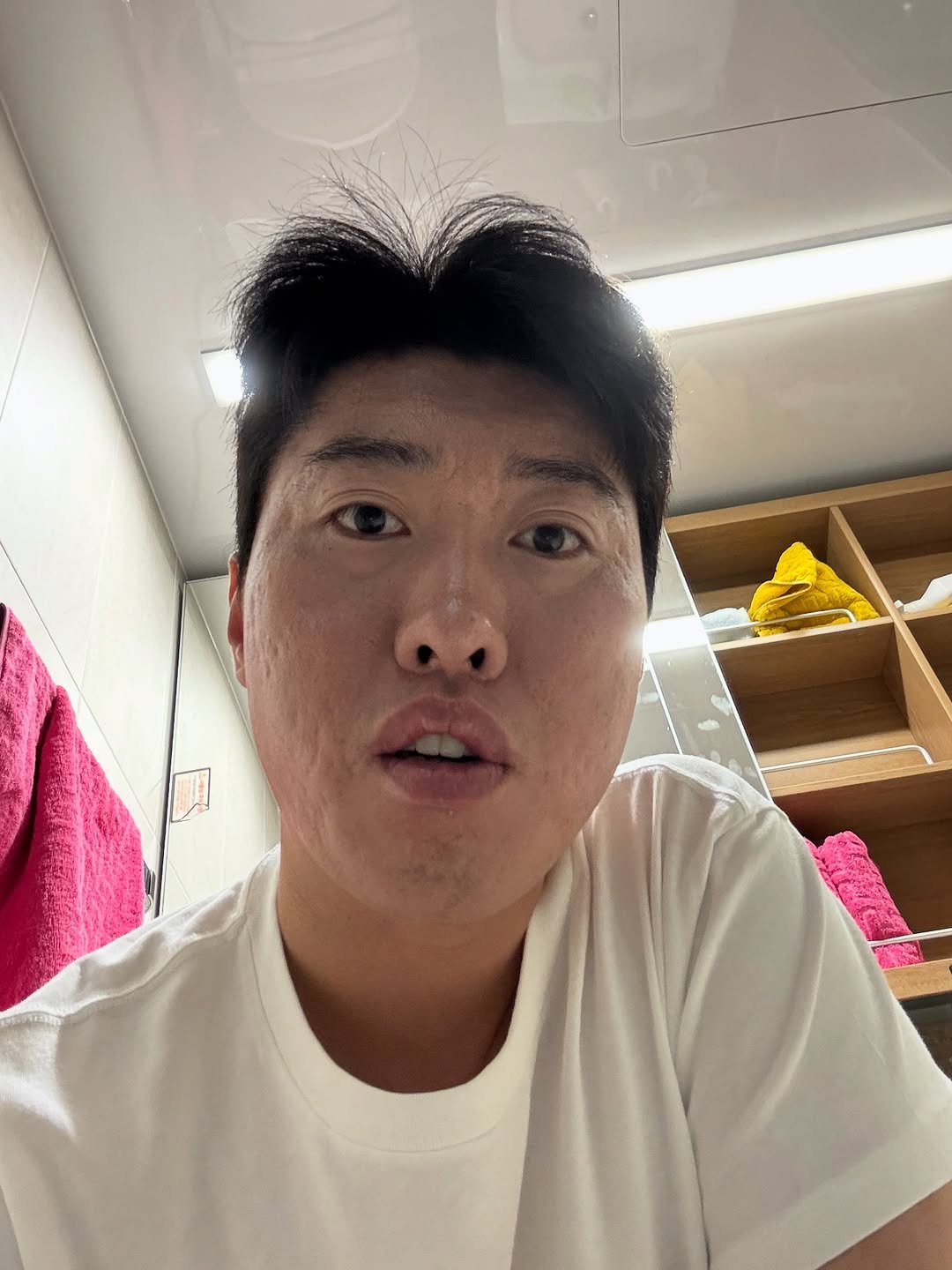 Photo by 송하빈 on October 15, 2025. May be a selfie of one or more people and hair.