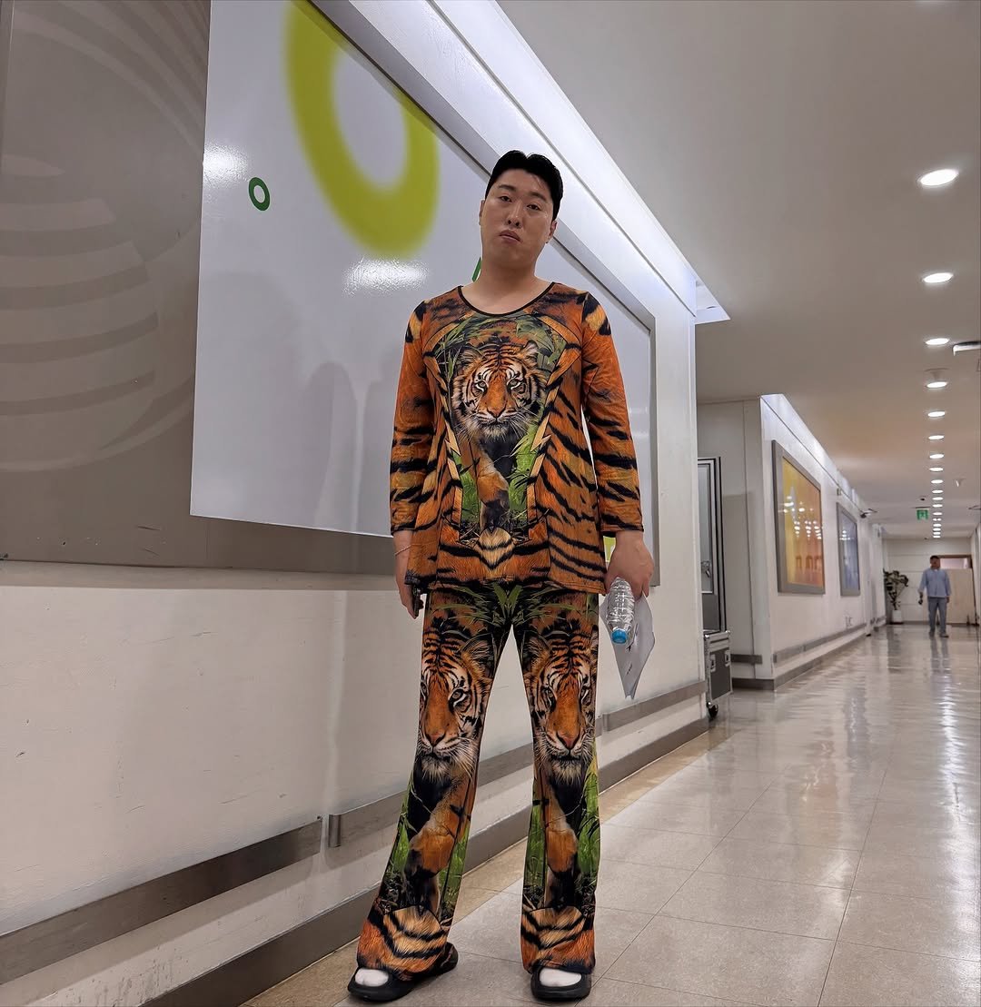 Photo shared by 송하빈 on October 20, 2025 tagging @kbschild. May be an image of tiger, sweatpants, costume and text.