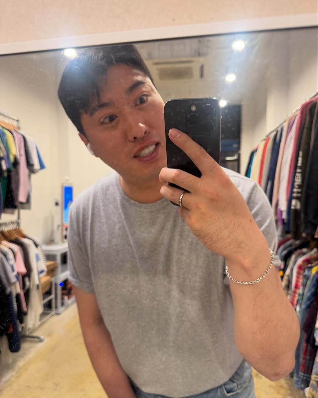 Photo by 송하빈 on June 26, 2025. May be a selfie of 1 person, mirror and text.