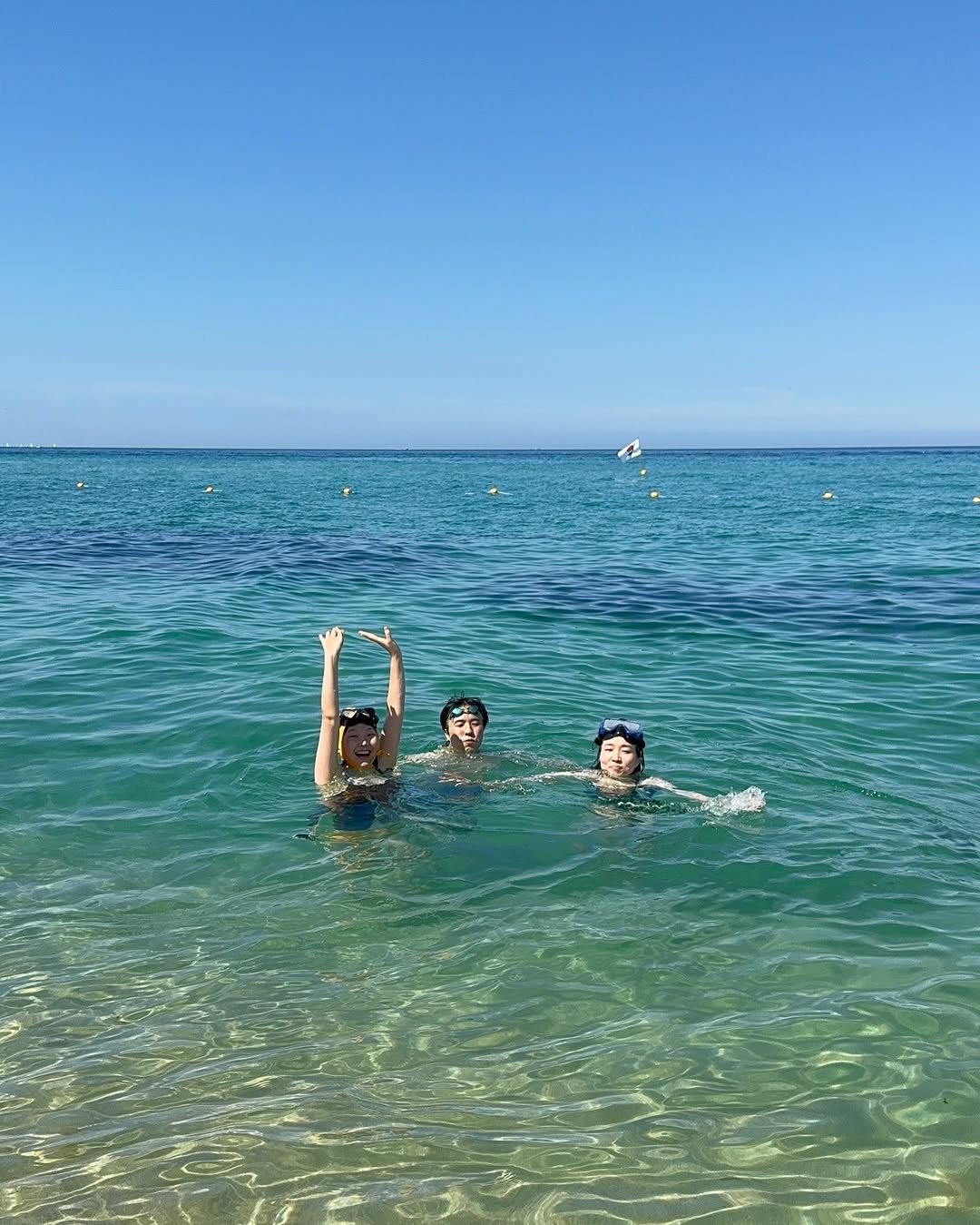 Photo shared by Habin Son on July 27, 2025 tagging @b____3____d, @lollyhu, and @joss14.5. May be an image of 3 people, people swimming, snorkel, glasses and text.