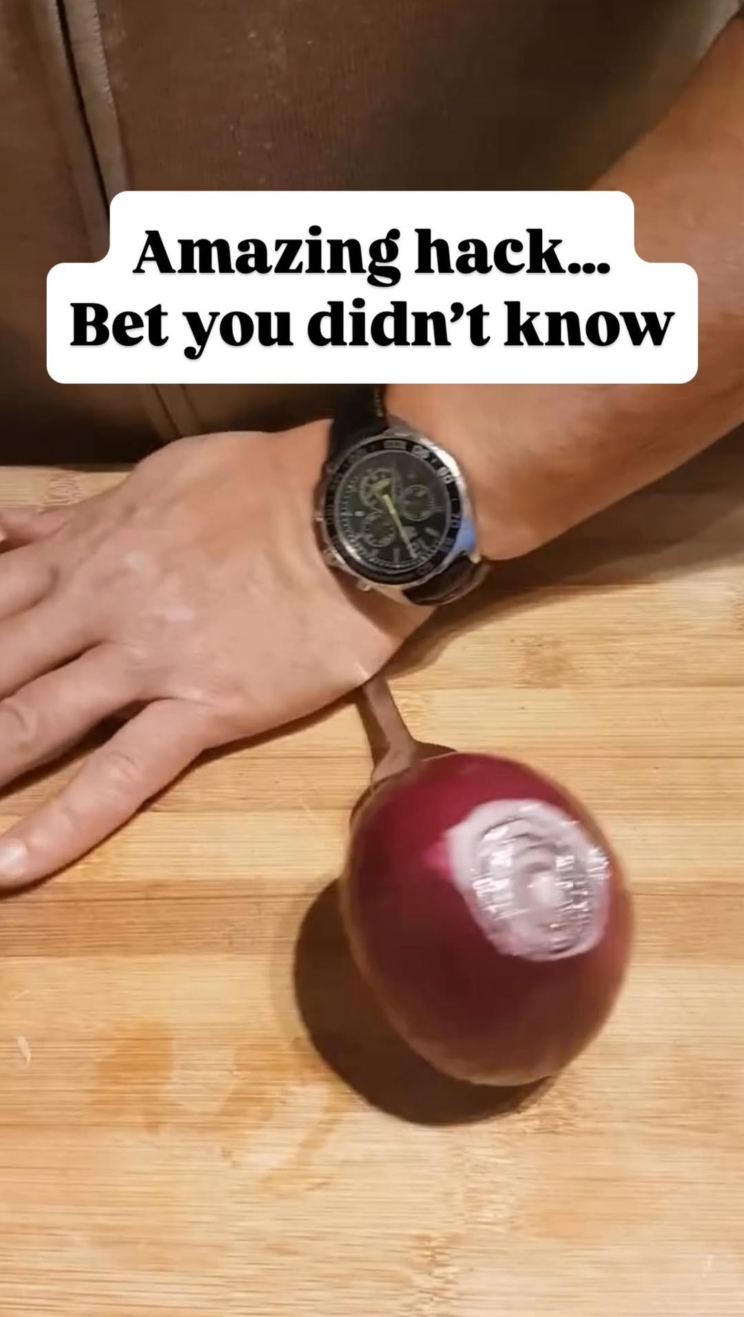 hacks.365 게시물 이미지: You’ve been chopping onions the WRONG way your...