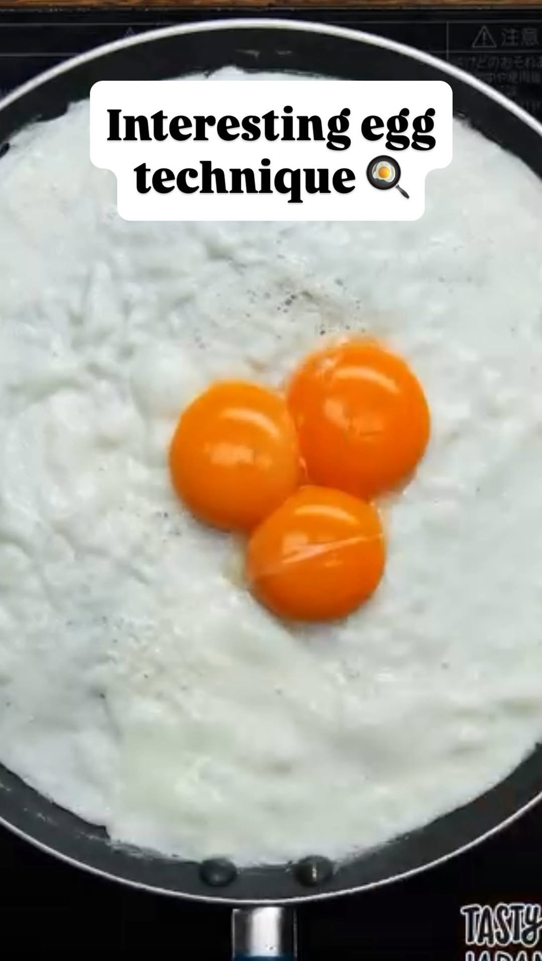 hacks.365 게시물 이미지: Irresistible Fried Eggs! You HAVE to Try This!...