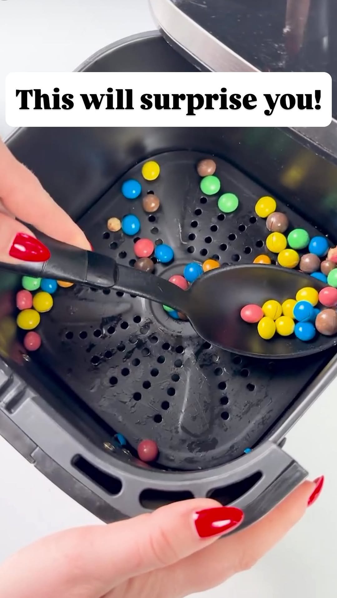 hacks.365 게시물 이미지: M&M’s in the Air Fryer? 🤯 Mind BLOWN!
Your...