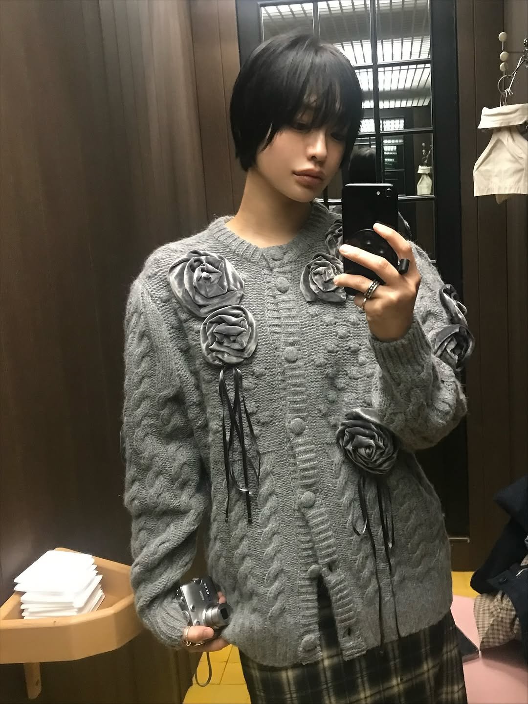 Photo shared by 하경 on September 19, 2025 tagging @sinoon.official, and @sinoon.dosan. May be a selfie of 1 person, hair, duffle coat, sweater, cardigan and text.