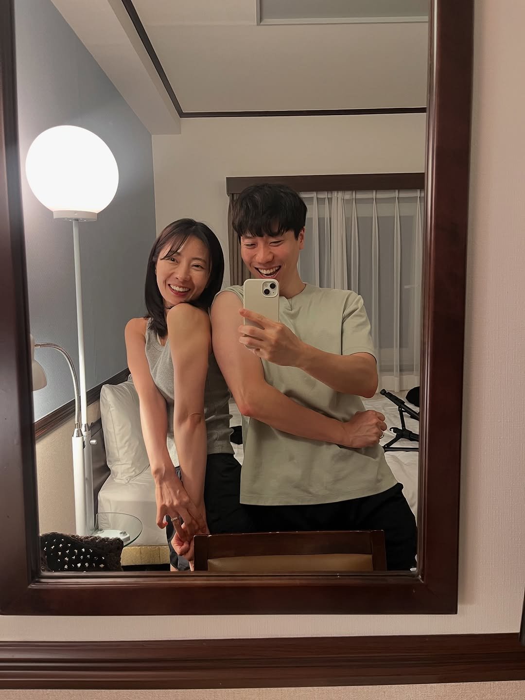Photo by 해삐혜용부부 | 𝘩𝘰𝘮𝘦 𝘵𝘩𝘦𝘳𝘢𝘱𝘺♥ on August 10, 2025. May be a selfie of 2 people, mirror and text.