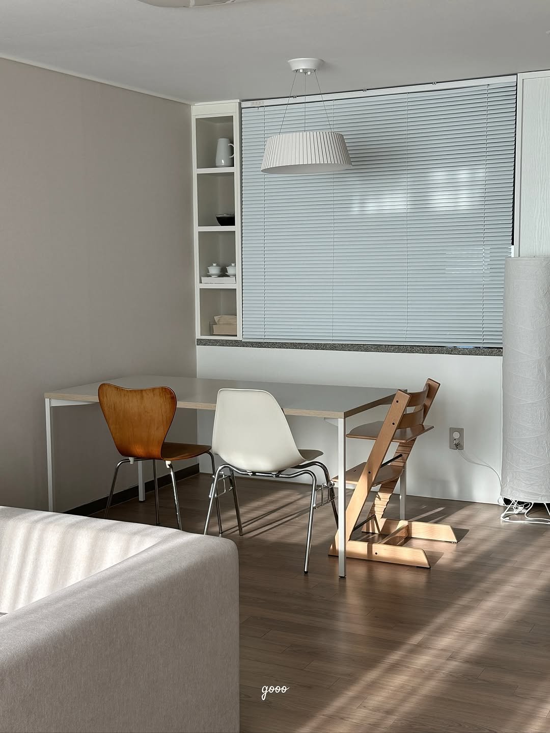 Photo shared by 해보구의 집 꾸미기 | 엄마의 감성 공간 노트 on November 13, 2025 tagging @stokkekorea, and @ikeakr. May be an image of armchair, indoors, bedroom and text.