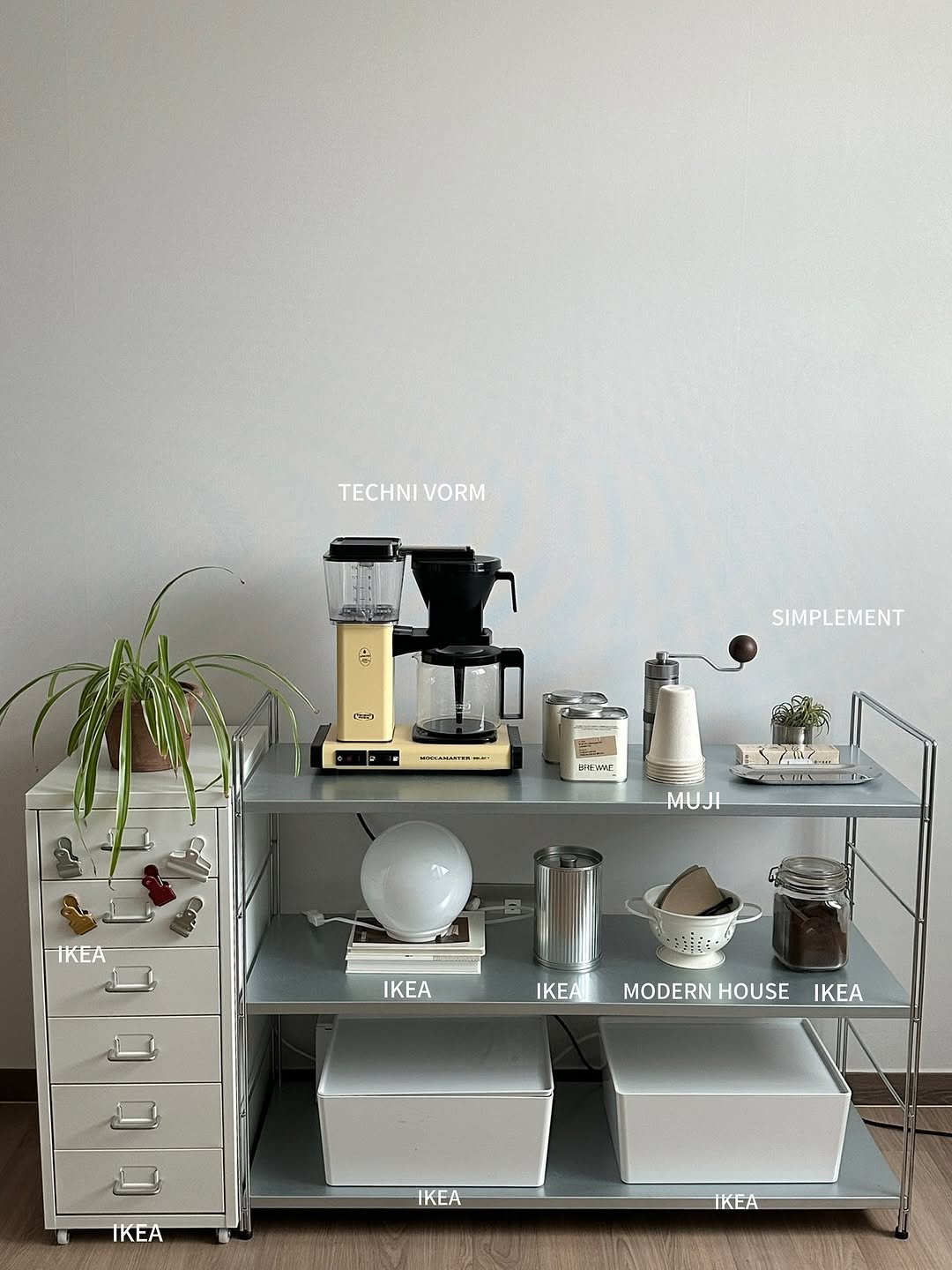 Photo shared by 해보구의 집 꾸미기 | 엄마의 감성 공간 노트 on September 28, 2025 tagging @ikeakr, and @simplement_official. May be an image of ‎tea maker, grinder, coffee cup, cabinet, coffee maker, kitchen appliance, rack, spice rack, desk and ‎text that says '‎TECHNI TECHNIVORM VORM 문 לל SIMPL SIMPLEMENT MALARARIMT HHEWRE MUJI IKEA IKEA IKEA MODERN MODERNHOUSE_IKEA HOUSE IKEA IKEA IKEA IKEA‎'‎‎.