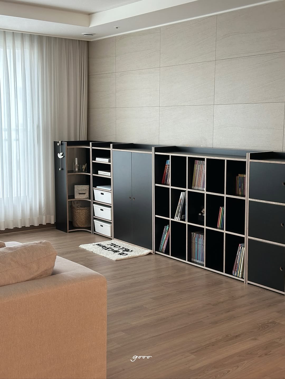 Photo shared by 해보구의 집 꾸미기 | 엄마의 감성 공간 노트 on November 08, 2025 tagging @jdhomedressing_official. May be an image of credenza, sofa, rack, living room, sliding door, indoors and text.