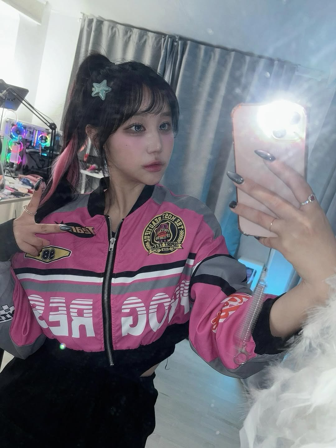Photo by 해봄 on August 08, 2025. May be a selfie of 1 person, hair, sweater, flight jacket, parka, sweatshirt, mirror and text.