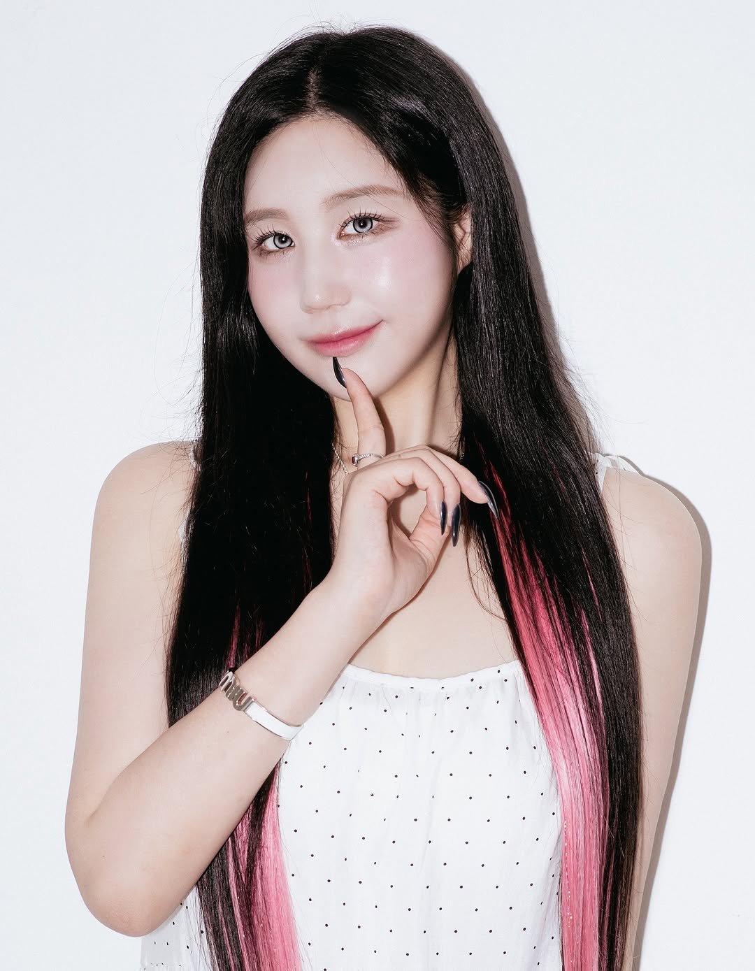 Photo shared by 해봄 on July 28, 2025 tagging @cowshed_studio. May be an image of 1 person, hair and text.