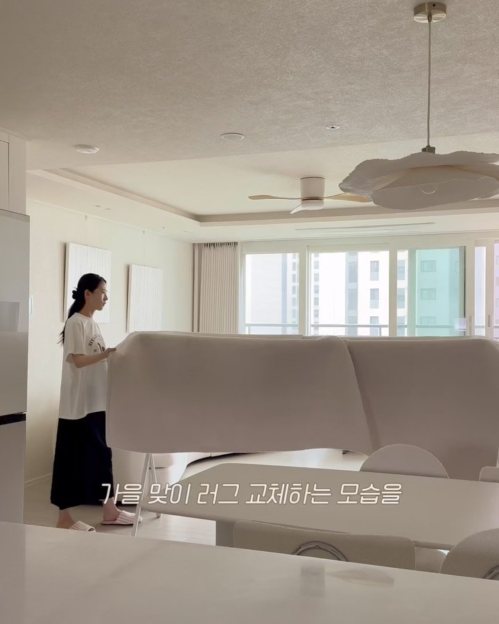 haedal_home 게시물 이미지: ( 이벤트 발표 ) 가을맞이 러그 교체했는데
촬영하고보니 식탁에 가려져서 러그가...