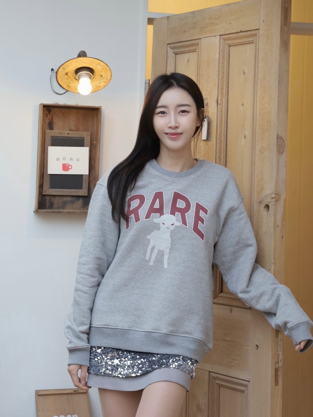 Photo shared by 해롱이 ❤️ on December 16, 2025 tagging @herne.clinic.style, and @herne_clinic_official. May be an image of top, sweatshirt, miniskirt, parka and text that says 'MORU RARE'.