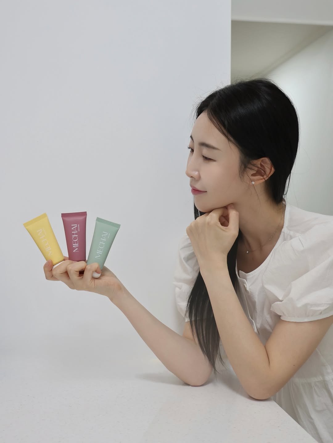 haerong1215 게시물 이미지: #협찬 
손이 쉽게 건조해지는 요즘, 파우치에 꼭 챙겨 다니는 미차이...