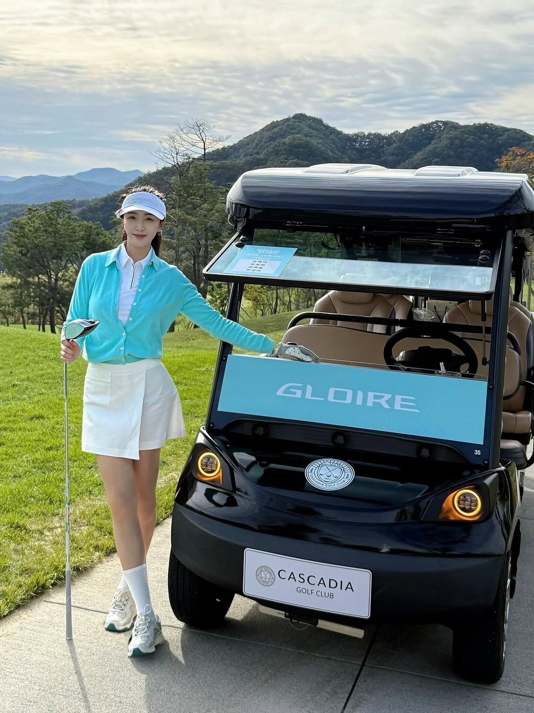 Photo shared by 해롱이 ❤️ on September 22, 2025 tagging @taylormadegolf_korea. May be an image of 1 person, golfing, golf cart, golf course and text that says 'ป GLOIRE 海活 CASCADIA GOLF CLUB GOLFCLUB -'.