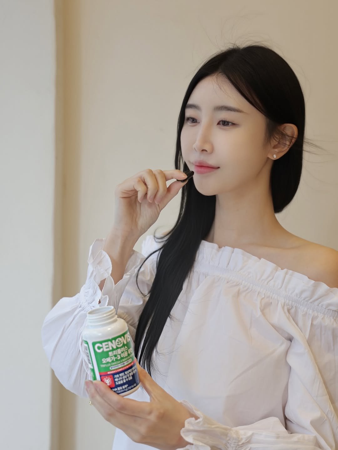 Photo shared by 해롱이 ❤️ on April 26, 2026 tagging @cenovis_official. May be an image of one or more people, hair, medicine and text.