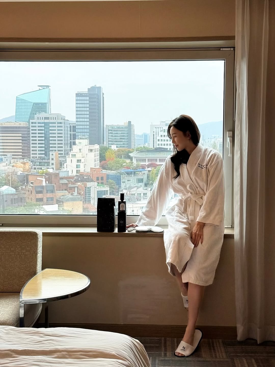 Photo shared by 해롱이 ❤️ on November 11, 2025 tagging @novotel_gangnam. May be an image of sleepwear.