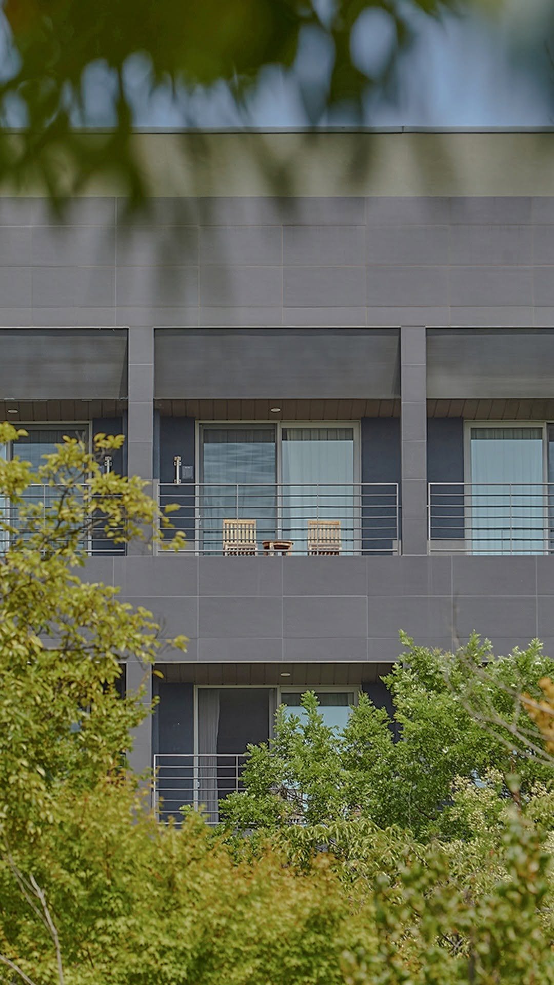 haevichiofficial 게시물 이미지: 𝗥𝗼𝗹𝗹𝗶𝗻𝗴𝗵𝗶𝗹𝗹𝘀 𝗛𝗼𝘁𝗲𝗹

깊어 가는 계절, 자연이 물드는 시간 🍂

곧...