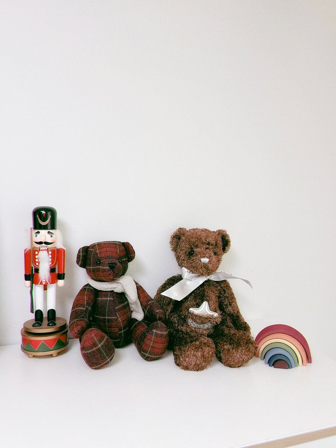 Photo shared by 쇼호스트 서혜림 on August 08, 2025 tagging @teddybearmuseum, and @lanasoly. May be an image of bear, gingerbread cookie and text.