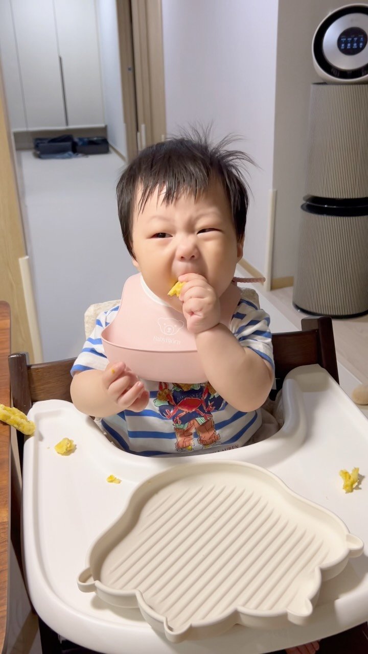 hailey_world__ 게시물 이미지: 아기 셰프👶🏻🧑‍🍳🍞🤍
떡뻥도 좋지만 집에서는 만들어먹는 간식이 최고✨
두개...