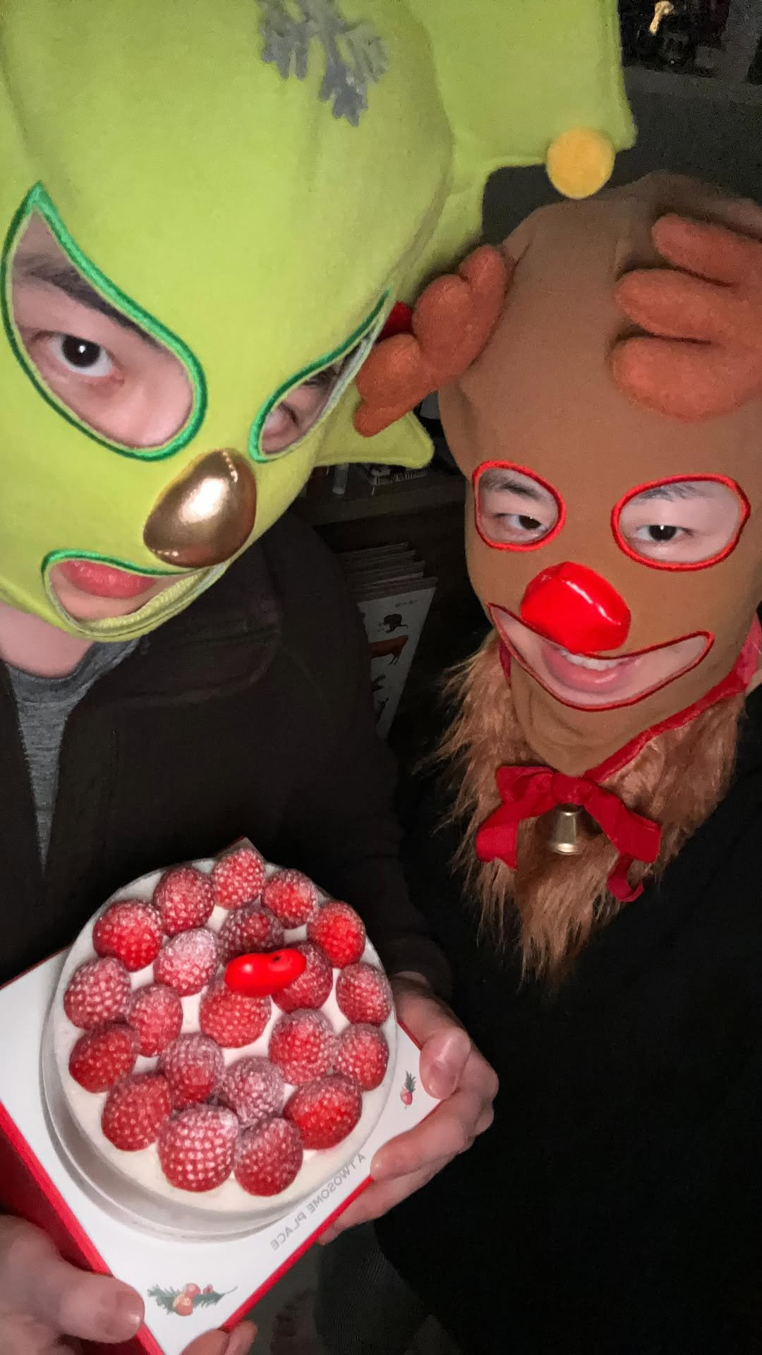 hailey_world__ 게시물 이미지: 엄마 오늘 생일이다 윤후야 
23:56에 자줘서 고마워❤️
엄마 아빠는 생일 축하도...